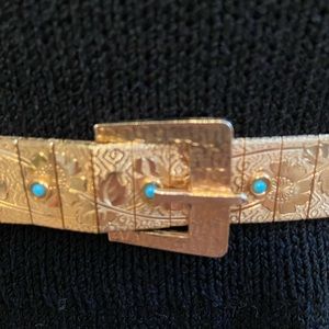 Gorgeous Metal Belt - Floral pattern gold tone with Turquoise accent points!